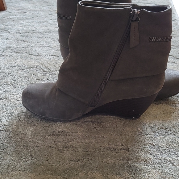 Boot - Picture 2 of 3